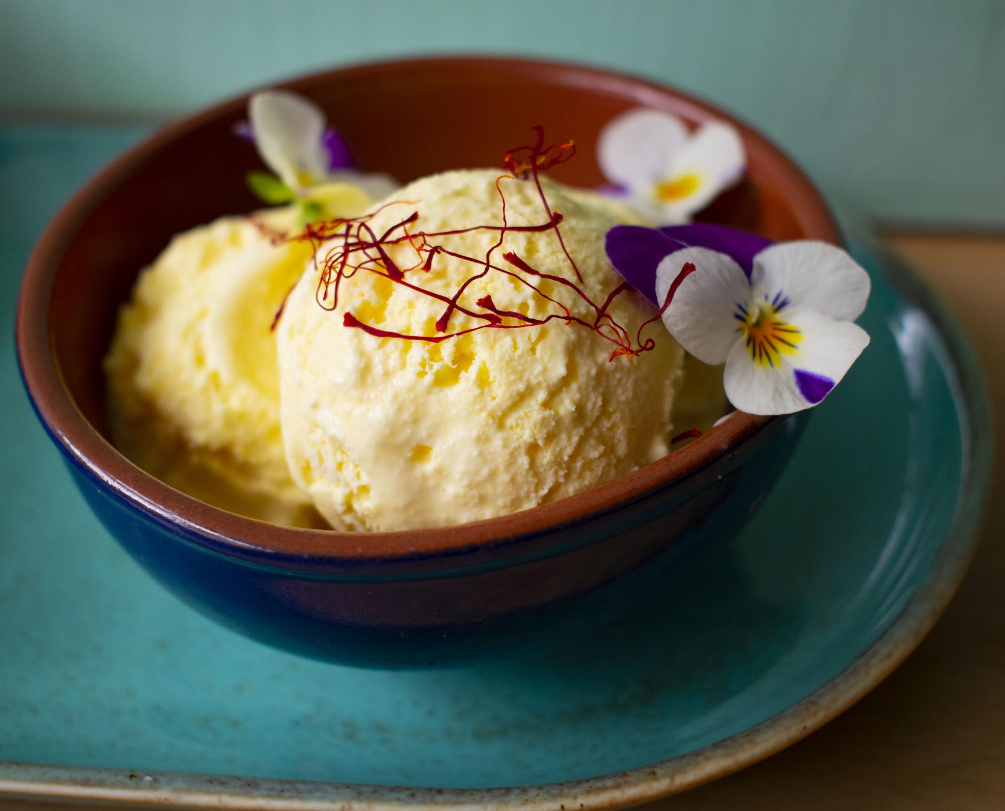 spanish-inspired-saffron-ice-cream-nikibakes