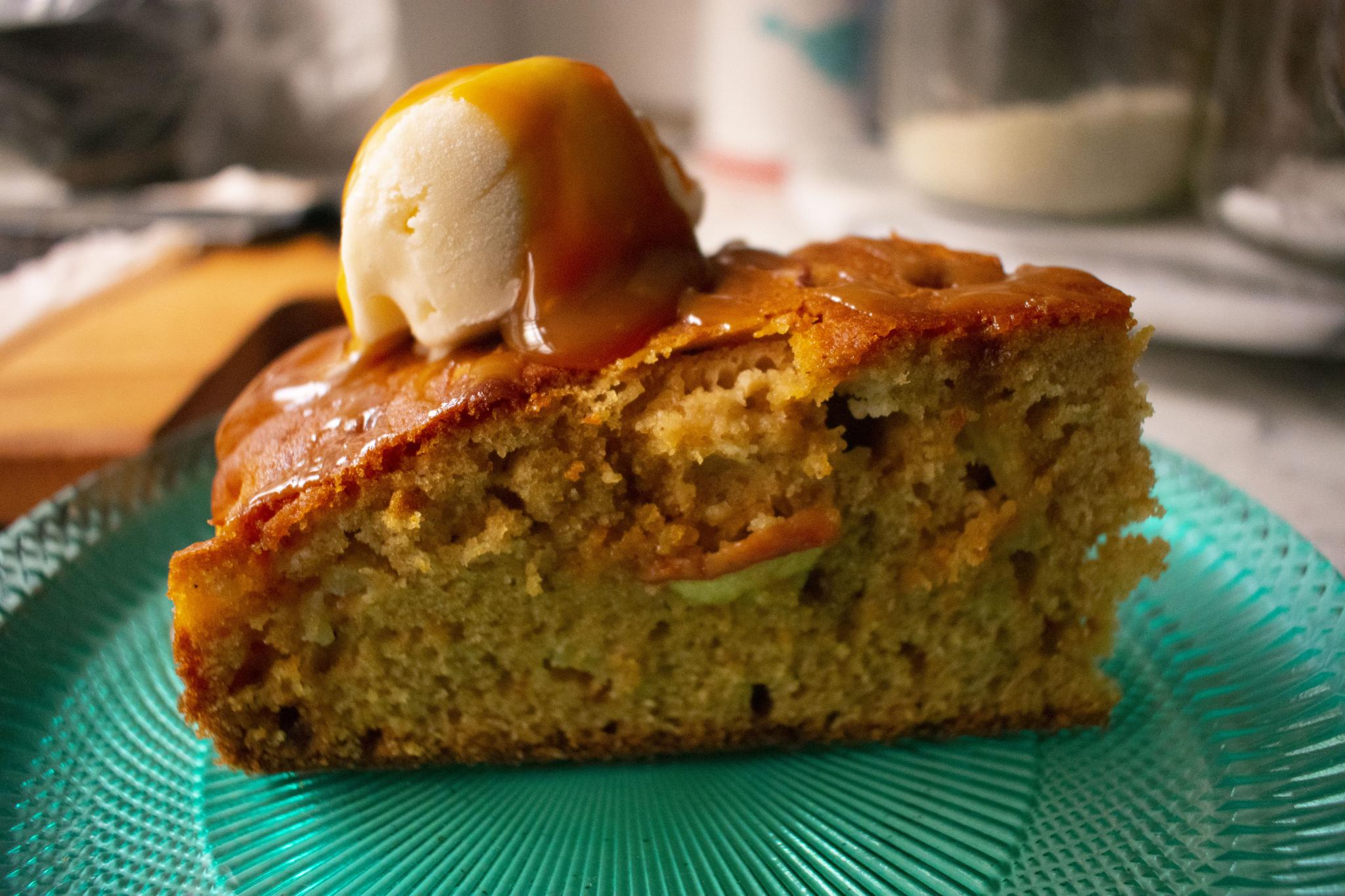 Sticky Toffee Apple Cake nikibakes